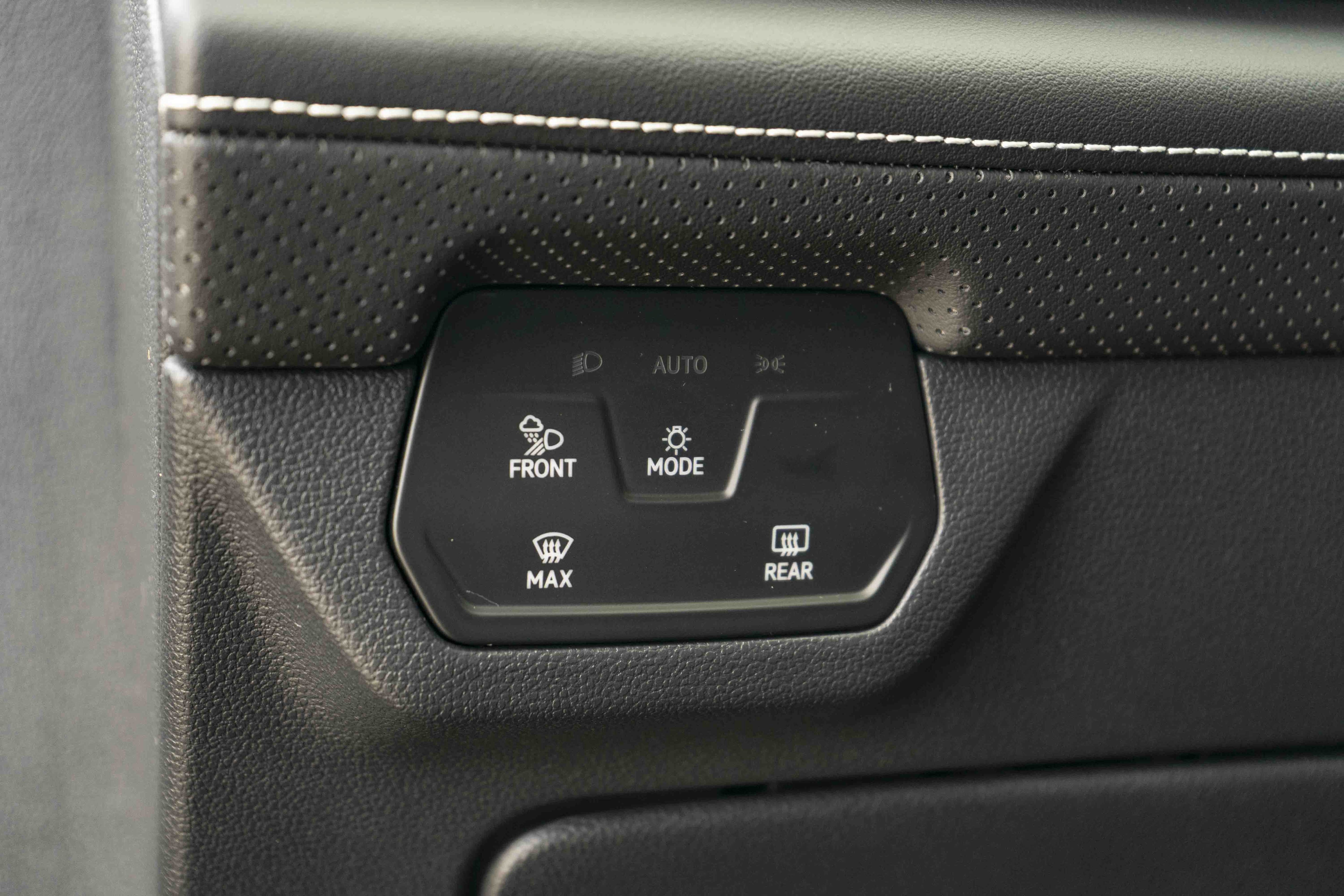 Certified 2026 Volkswagen Atlas SE FWD image 37