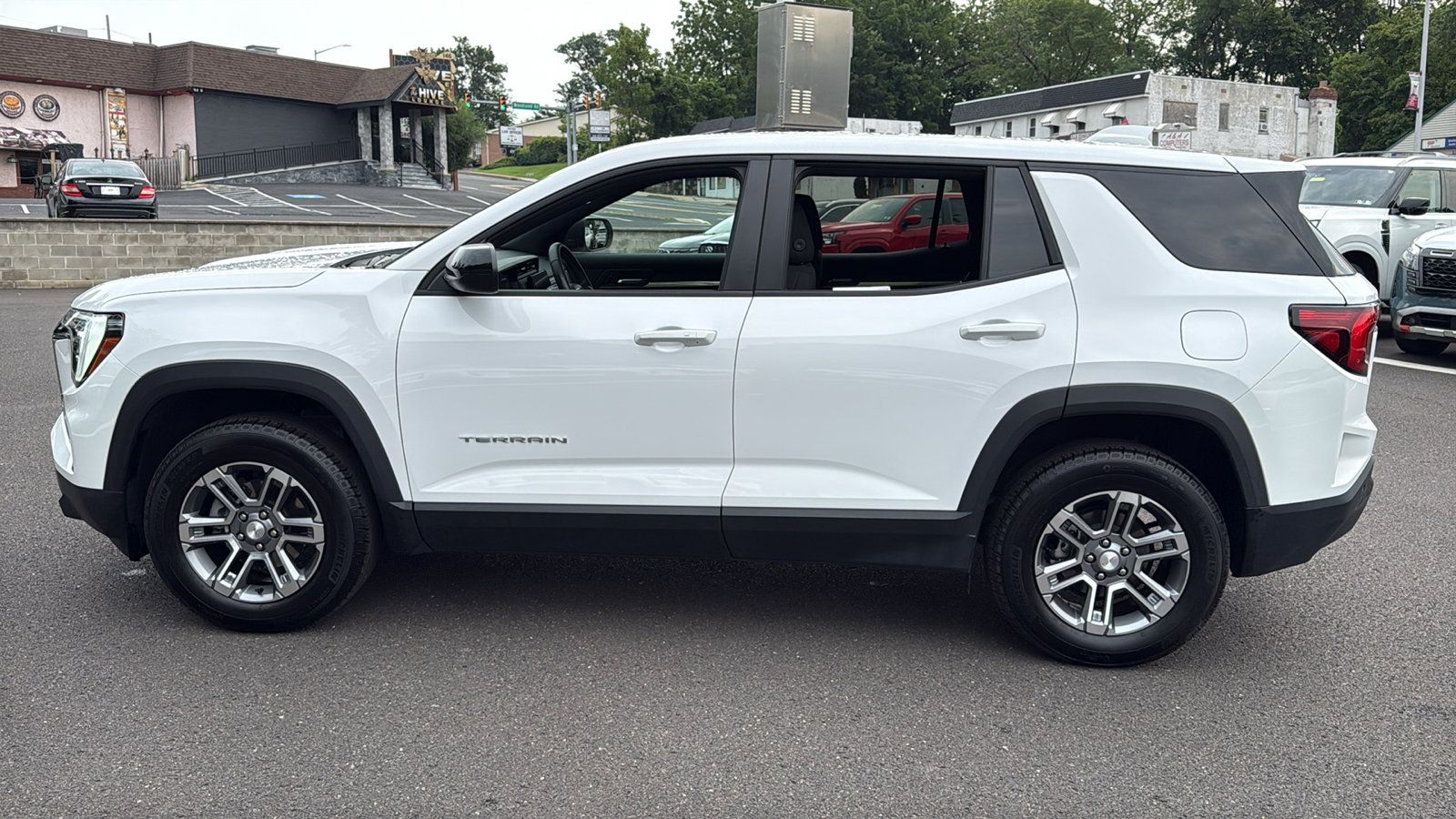 Used 2025 GMC Terrain Elevation AWD/4WD image 4
