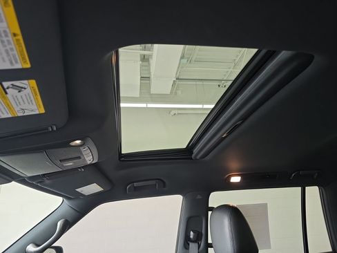 Used 2023 Nissan Armada SL w/ Midnight Edition Package image 45