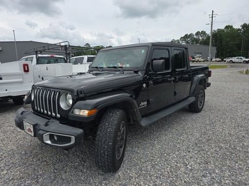 Used 2022 Jeep Gladiator Overland w/ Cold Weather Group AWD/4WD image 2