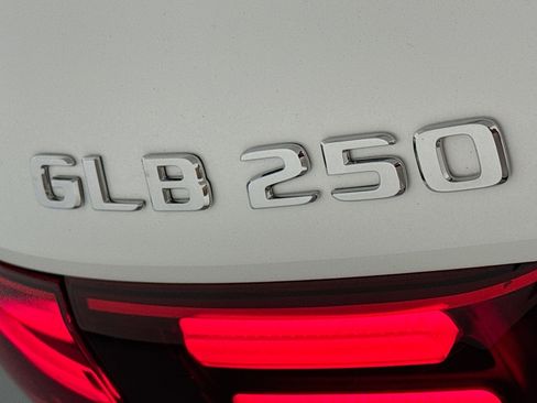 New 2026 Mercedes-Benz GLB 250 image 8