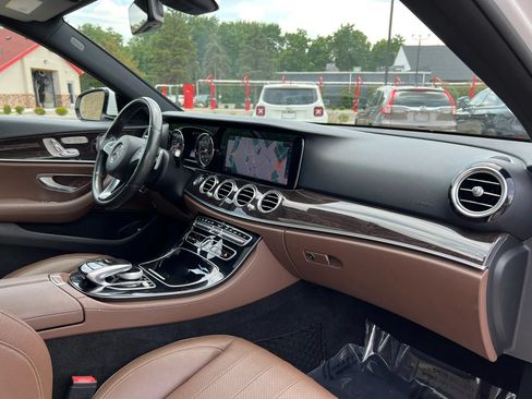 Used 2017 Mercedes-Benz E 300 4MATIC image 23