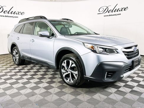 Used 2022 Subaru Outback Limited XT image 1