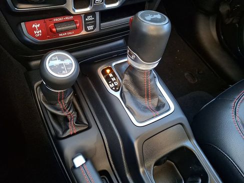 Used 2021 Jeep Wrangler Unlimited Rubicon AWD/4WD image 14