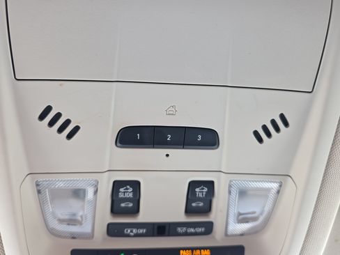 Used 2022 GMC Acadia Denali w/ Denali Ultimate Package FWD image 27