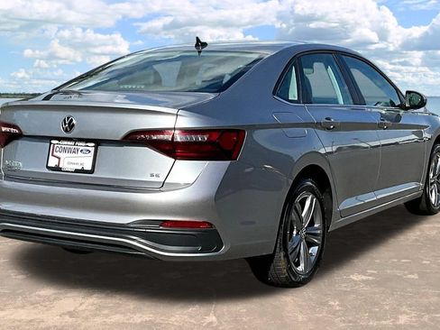 Used 2024 Volkswagen Jetta SE FWD image 8