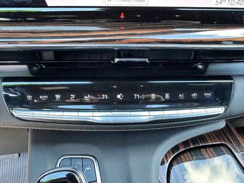Used 2024 Cadillac Escalade Luxury AWD/4WD image 36