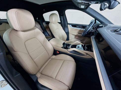 Certified 2025 Porsche Cayenne S image 27