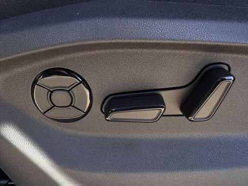 New 2026 Volkswagen Tiguan SE R-Line FWD image 27