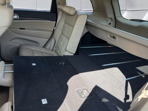 Used 2016 Jeep Grand Cherokee Limited image 12