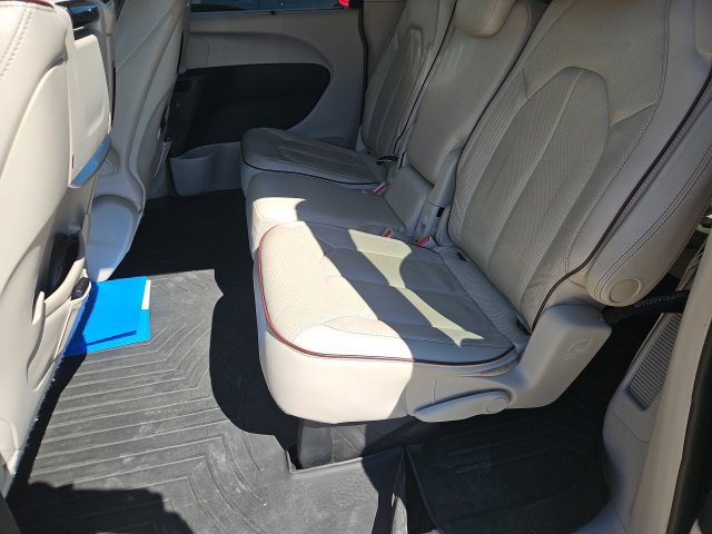 Used 2017 Chrysler Pacifica Limited FWD image 39