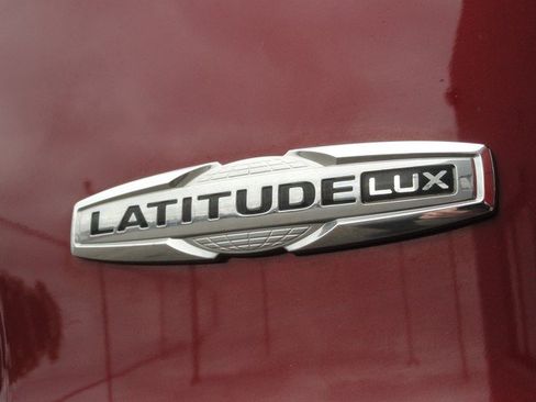 Used 2021 Jeep Cherokee Latitude Lux w/ Comfort/Convenience Group AWD/4WD image 22