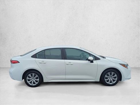 Used 2022 Toyota Corolla LE FWD image 4