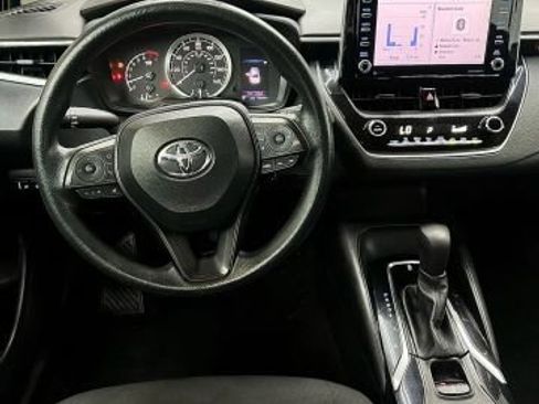 Used 2021 Toyota Corolla LE image 9