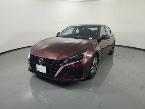 Used 2024 Nissan Altima 2.5 SV image 23