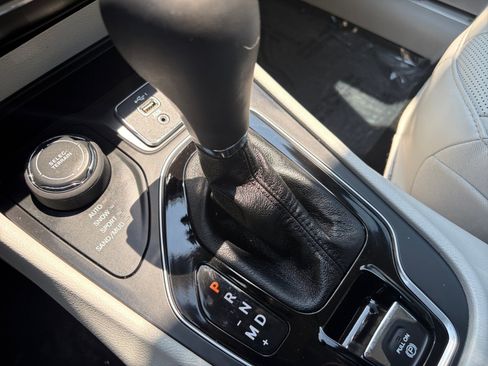 Used 2021 Jeep Cherokee Limited AWD/4WD image 18