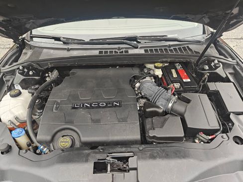 Used 2018 Lincoln Continental Select w/ Continental Climate Package image 39