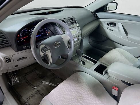 Used 2011 Toyota Camry LE FWD image 9