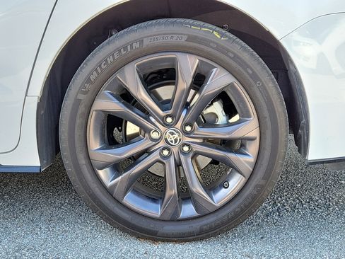 Used 2023 Toyota Sienna XSE image 4