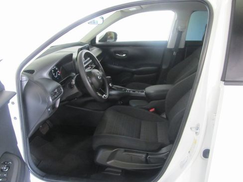 Certified 2025 Honda HR-V LX image 2