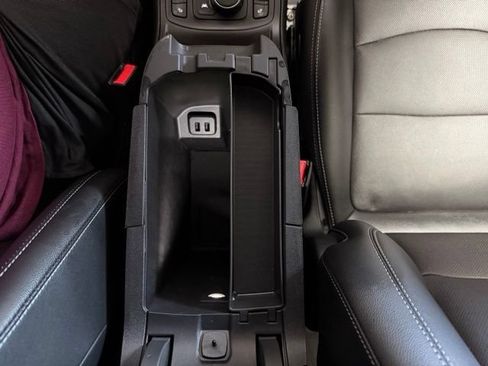 Used 2023 GMC Terrain SLT AWD/4WD image 41