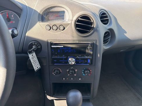 Used 2005 Pontiac Grand Prix w/ Drivers Plus Package FWD image 11