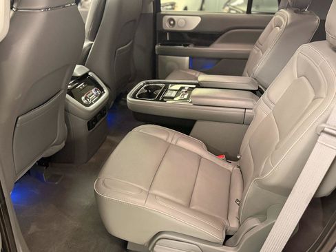 Used 2018 Lincoln Navigator Reserve w/ Technology Package AWD/4WD image 19