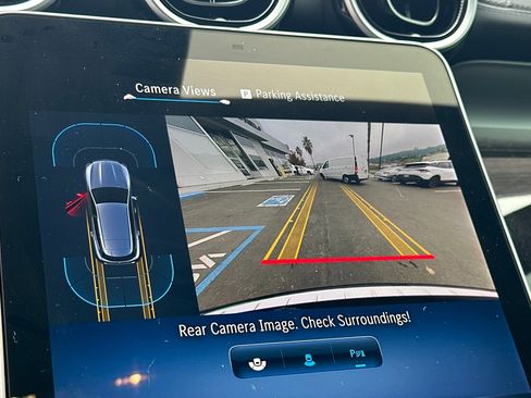 Used 2025 Mercedes-Benz GLC 300 4MATIC image 24