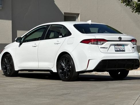 Used 2026 Toyota Corolla SE FWD image 3