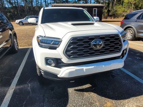 Used 2022 Toyota Tacoma TRD Sport image 3
