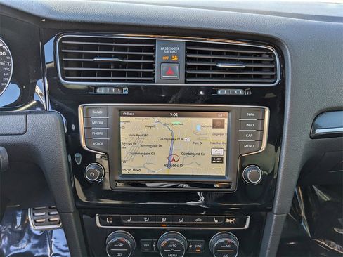 Used 2017 Volkswagen Golf R 4-Door image 22