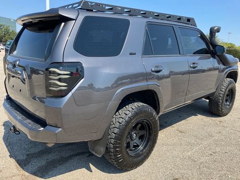 Used 2020 Toyota 4Runner SR5 AWD/4WD image 4