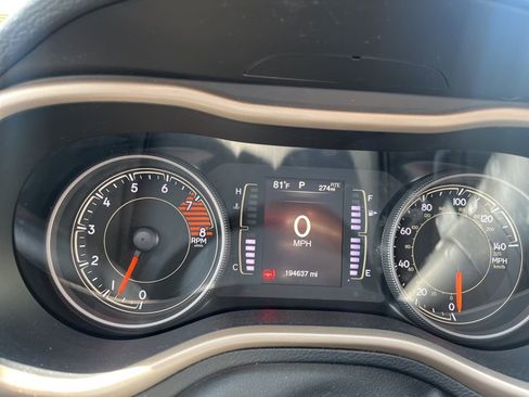 Used 2018 Jeep Cherokee Latitude w/ Altitude Package AWD/4WD image 7