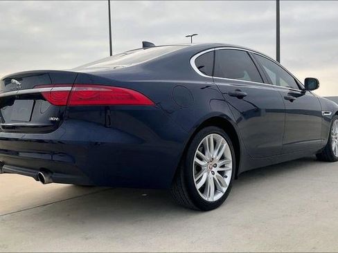 Used 2019 Jaguar XF Prestige image 4