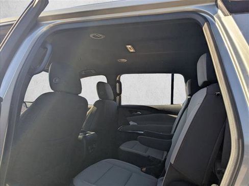 Certified 2025 Chevrolet Traverse LT w/ Driver Confidence Package image 13