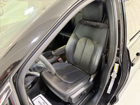 Used 2025 Chrysler Pacifica Select FWD image 10