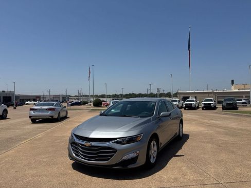 Used 2025 Chevrolet Malibu LS FWD image 6
