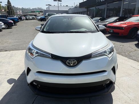 Used 2019 Toyota C-HR XLE FWD image 6
