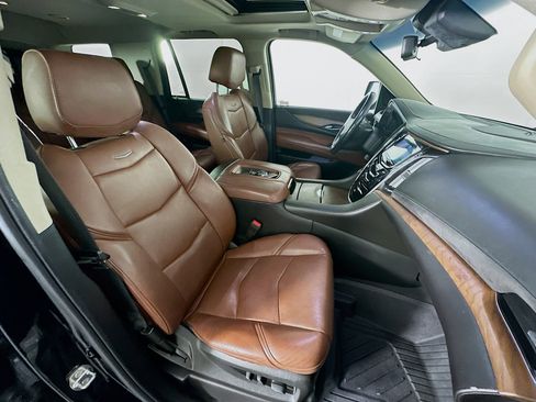 Used 2018 Cadillac Escalade Luxury image 33