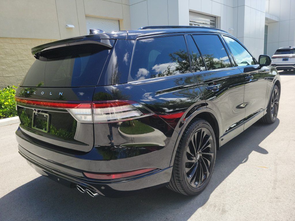 Used 2025 Lincoln Aviator Reserve w/ Jet Appearance Package RWD image 4