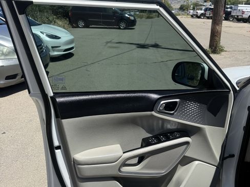 Used 2021 Kia Soul LX FWD image 17