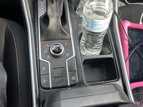 Used 2021 Kia Sorento LX image 11