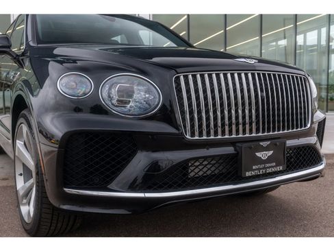 Used 2023 Bentley Bentayga Extended Wheelbase image 43