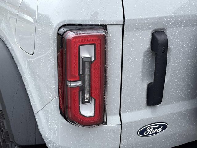 New 2026 Ford Bronco Outer Banks w/ Black Appearance Package AWD/4WD image 12