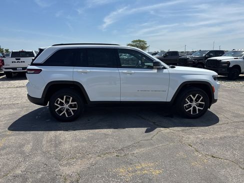 Used 2024 Jeep Grand Cherokee Limited AWD/4WD image 5