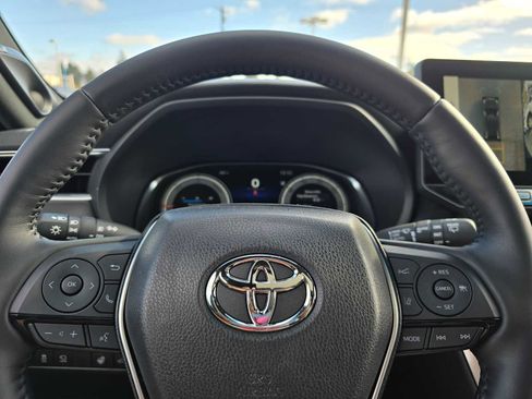 Used 2024 Toyota Venza Limited image 31