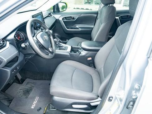 Used 2020 Toyota RAV4 LE FWD image 18