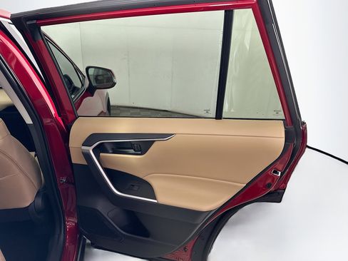 Used 2025 Toyota RAV4 LE image 29