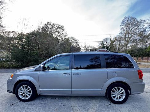 Used 2019 Dodge Grand Caravan SXT image 5