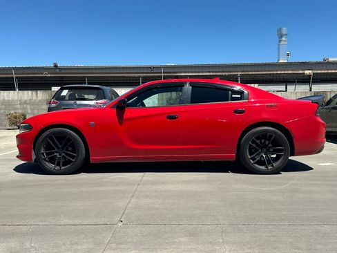Used 2017 Dodge Charger SXT RWD image 6